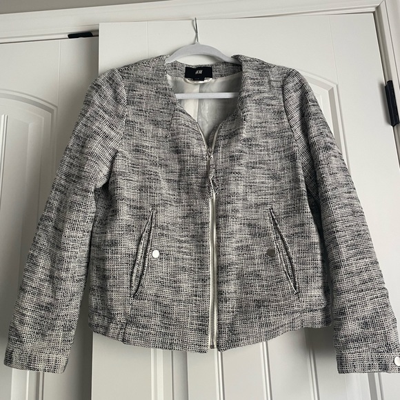 H&M Jackets & Blazers - H&M ZIP UP JACKET Black and White Size 8